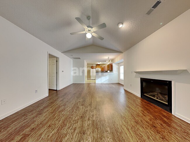 Foto del edificio - 5700 Regent Village Drive