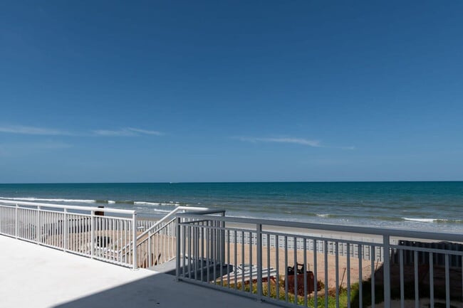 Building Photo - 205 Jimmy Buffett Mem Hwy