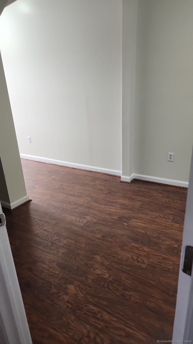 Foto del edificio - 283 Waterview Ave