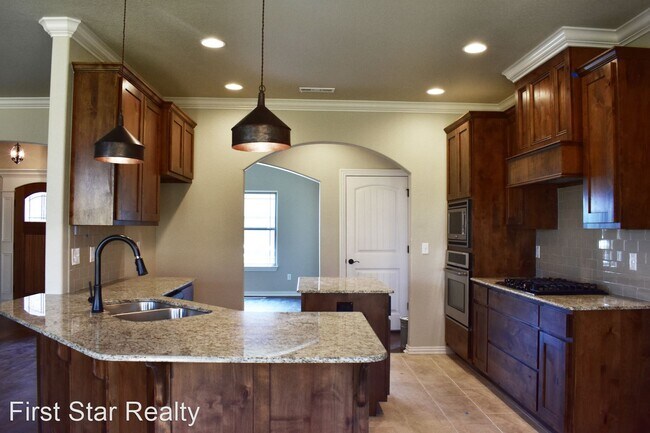 Foto del edificio - 4 br, 2.5 bath House - 5824 W Persimmon St...