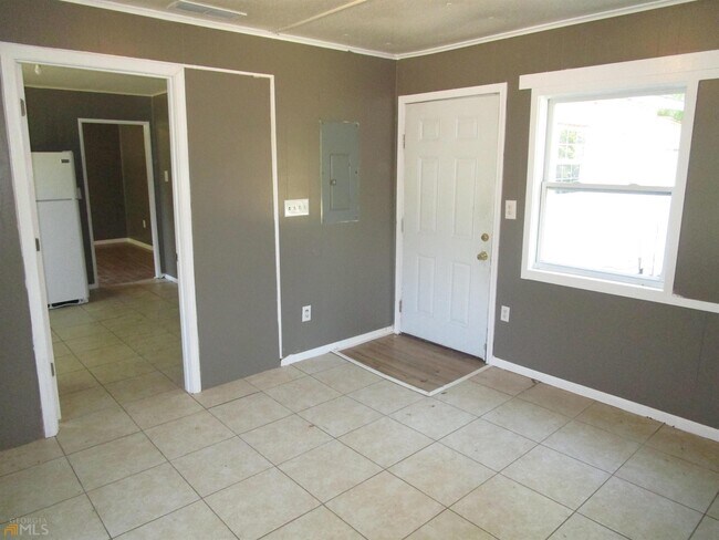 Foto del edificio - 2705 Village Green Ln