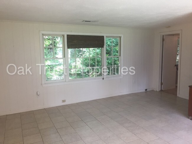 Building Photo - Green Acres, James Island