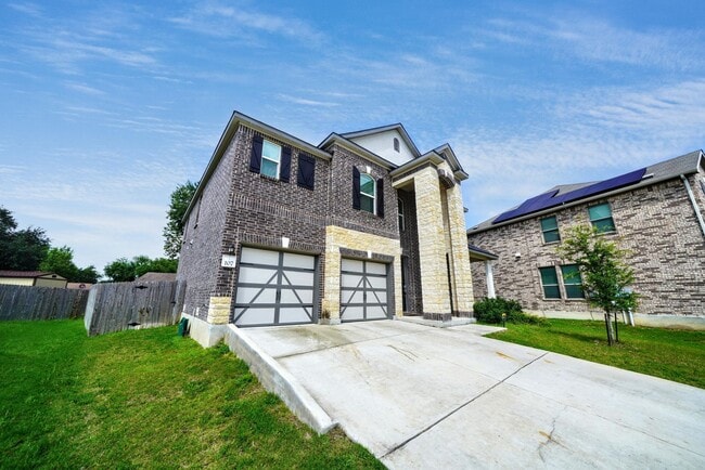 Building Photo - Beautiful 3-Bedroom Home with Flex Space in Universal City - Realtor Commission: $600