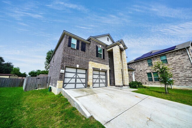 Foto del edificio - Beautiful 3-Bedroom Home with Flex Space in Universal City - Realtor Commission: $600