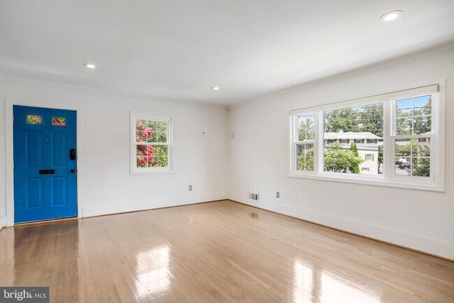 Foto del edificio - 5370 Pooks Hill Rd