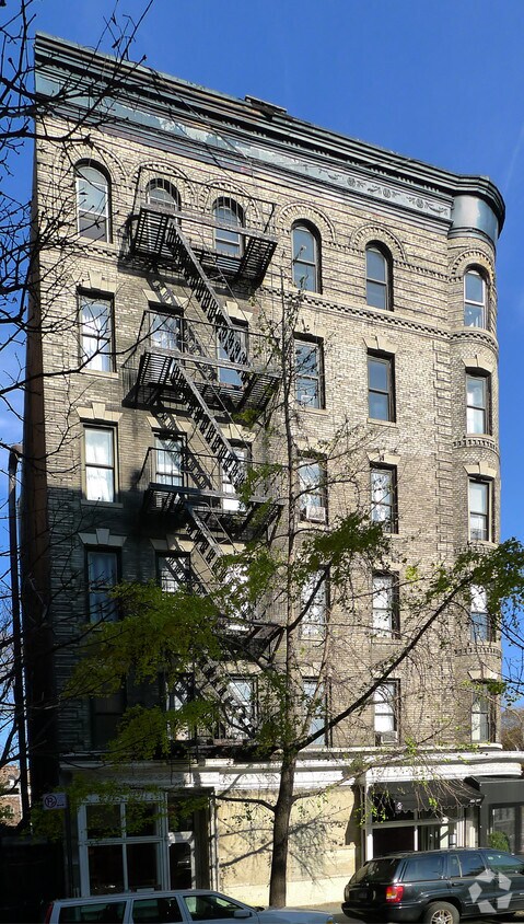 Building Photo - 117 Perry St