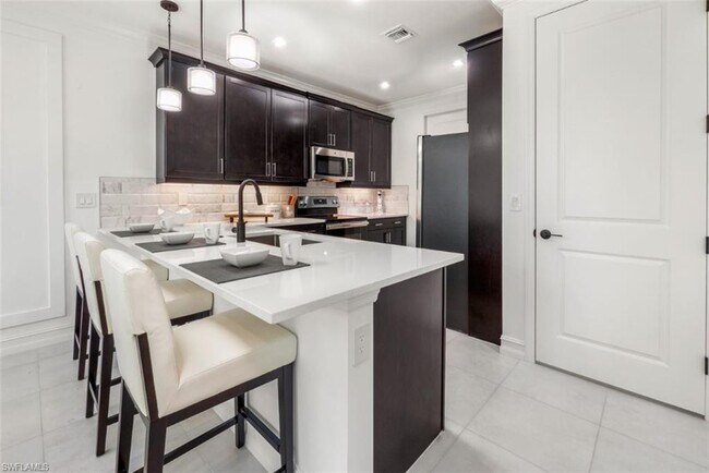 Foto del edificio - 7452 Rockefeller Dr