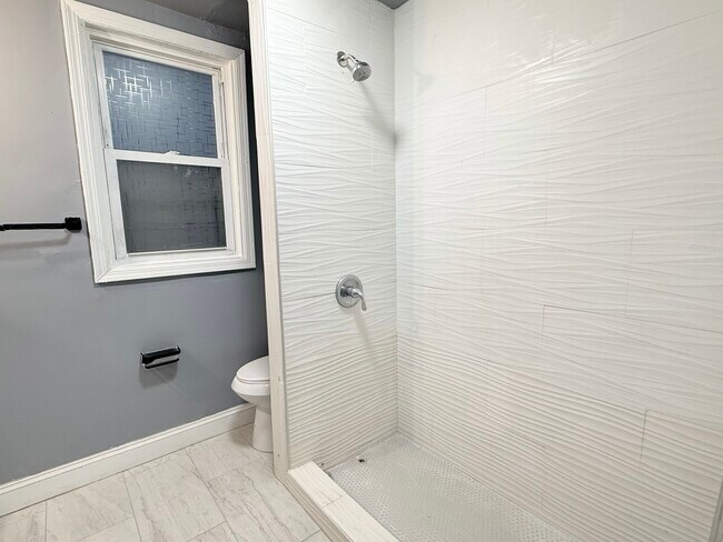 Baño - 44 N 16th St
