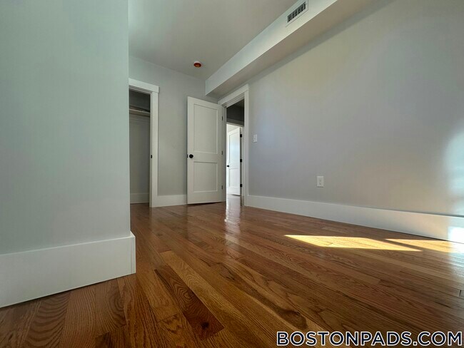 Foto del edificio - 118 Marginal St