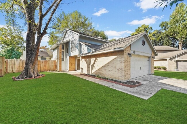 Foto del edificio - 16723 Quiet Trail Dr