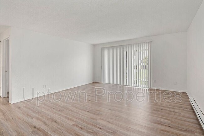 Foto del edificio - 13000 NW Cornell Rd