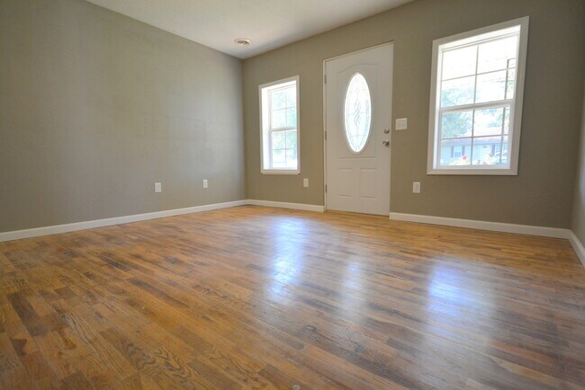 Foto del edificio - Available NOW 3 Bedroom 1 Bath