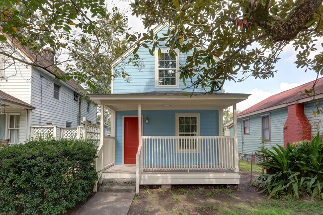 Foto del edificio - New Construction - Three Bedroom, Three Bathroom Home with yard & parking!