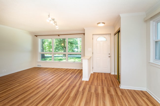 Building Photo - 1305 1st St