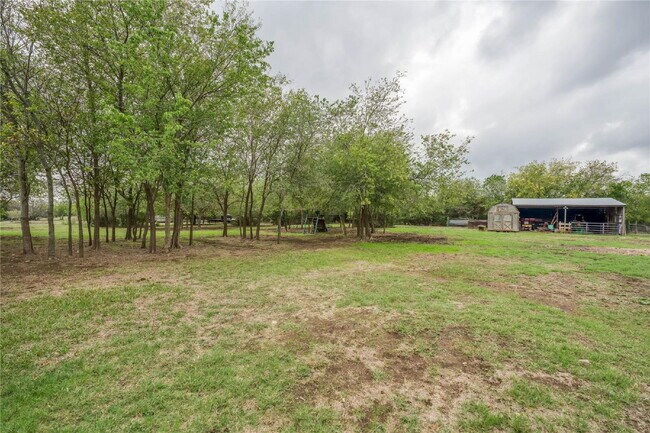 Foto del edificio - Gated Entry 5 bedroom, 3.5 Bath Home on 16+ Acres in Cleburne - Bring your horses and cattle!