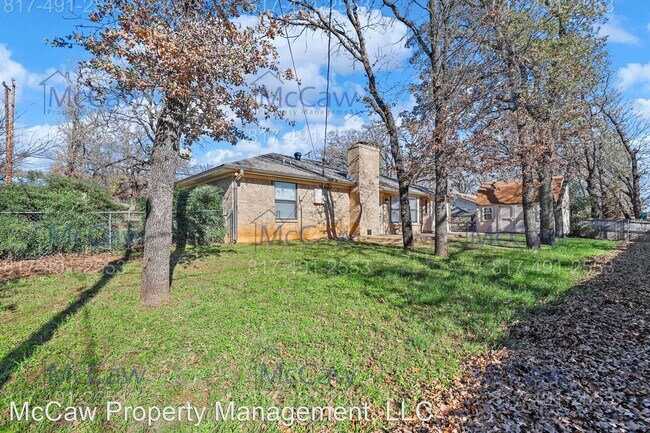 Building Photo - 3 br, 2 bath House - 1004 Lakeview Dr.,