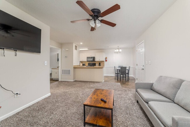 Building Photo - 220 N Oakley Dr