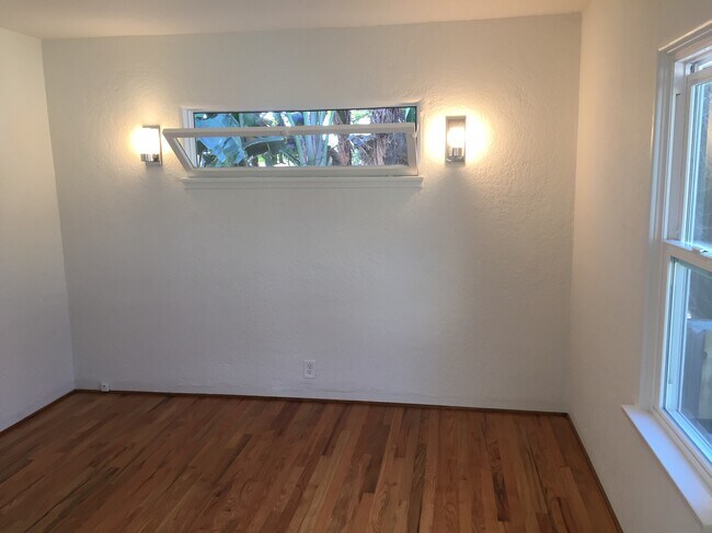 bedroom - 1040 Oakwood Ave