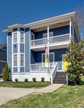 Building Photo - 1007 Dew St