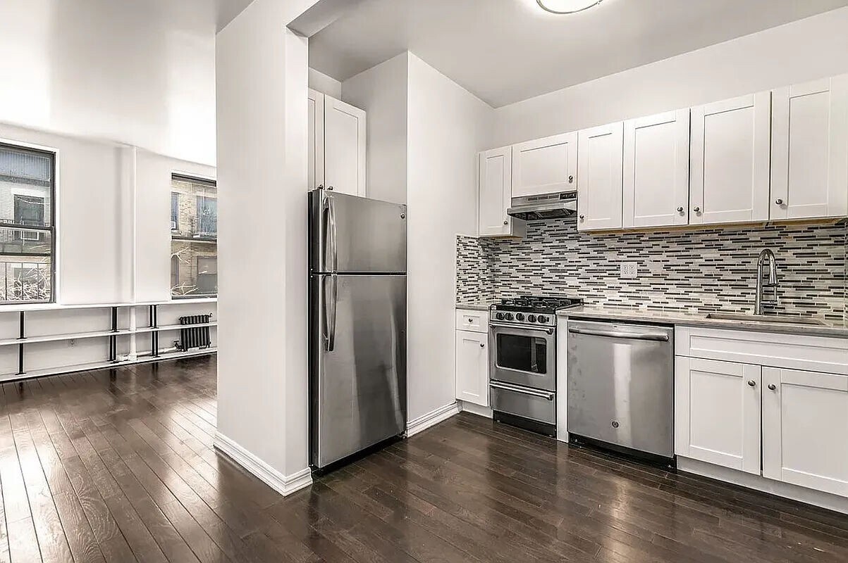 274 Mott Street Room for Rent in New York, NY