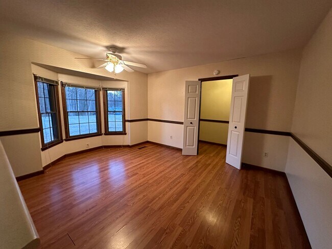 Building Photo - Three bedroom home an 1 acre lot - Pfafftown