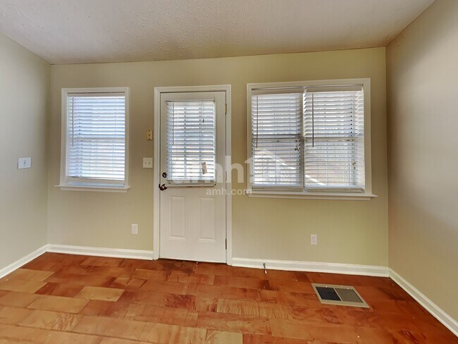 Foto del edificio - 508 Silver Maple Ln