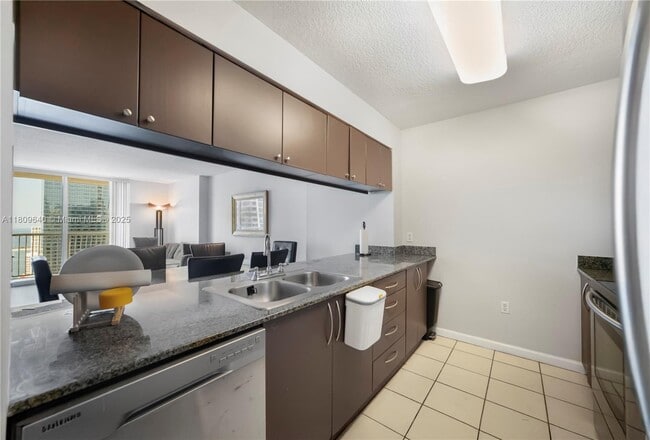 Building Photo - 1200 Brickell Bay Dr