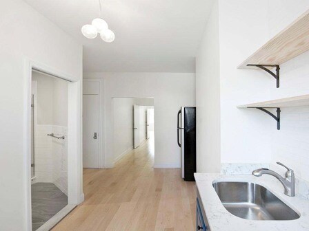 Building Photo - 280 Devoe St