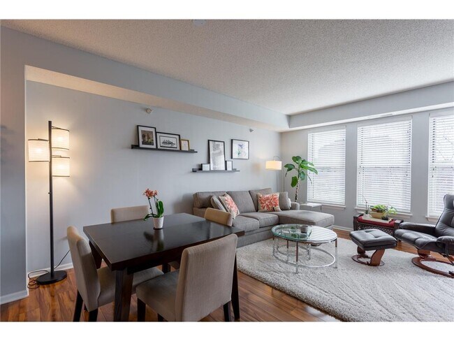 Foto del edificio - 545 N 1st St