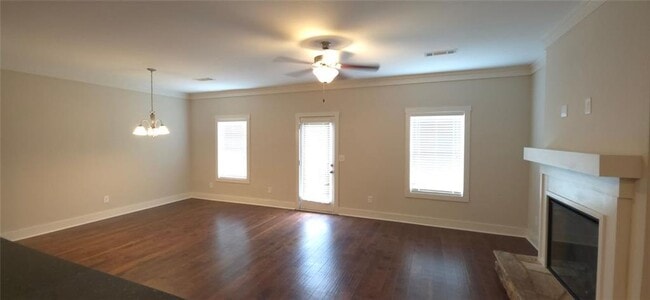 Building Photo - 1716 Lincoln Dr