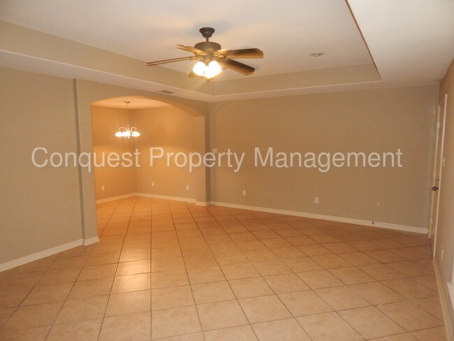 Building Photo - 525 S Clayton Ave