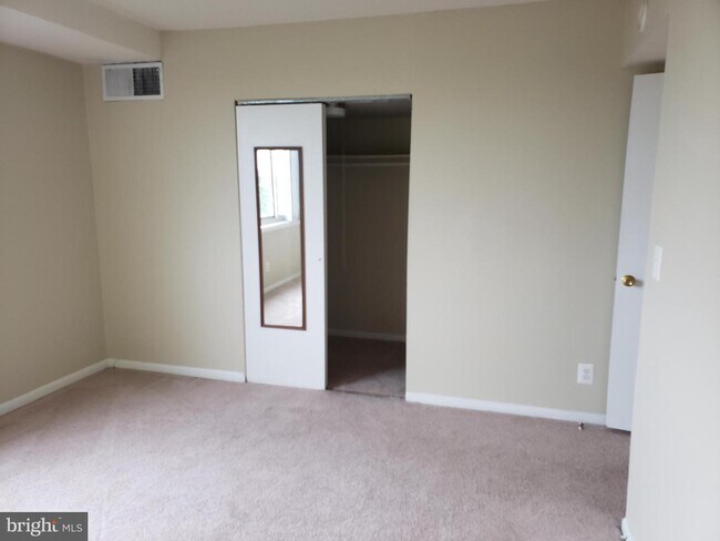Building Photo - 4410 Oglethorpe St