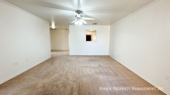 Building Photo - 904 N Belmont Ave