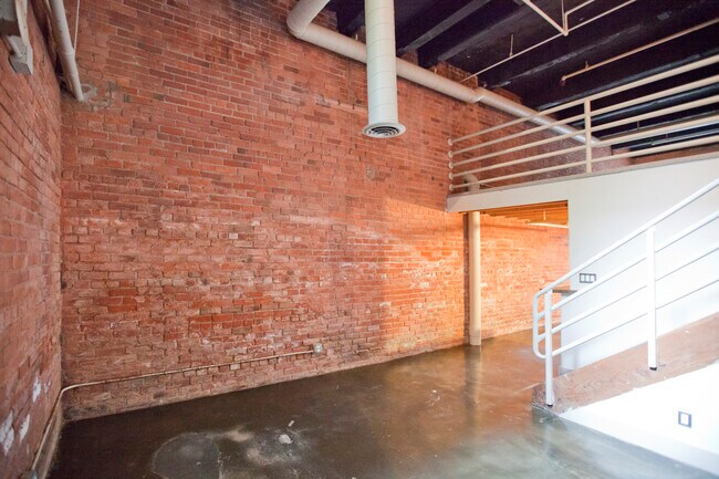 Foto del edificio - 6533 E Jefferson Ave