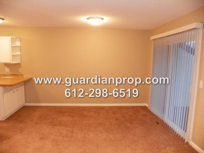 Building Photo - Woodbury Side by Side Available October 1, Family Room, Large Deck, Attached Garage