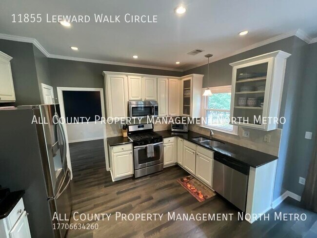Building Photo - Spacious single family home in sought afte...