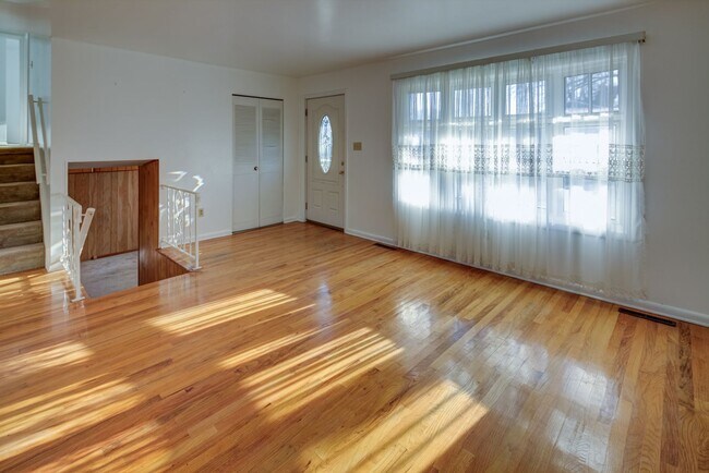 Foto del edificio - Newark Split level Showing Thursday 1/4/20...