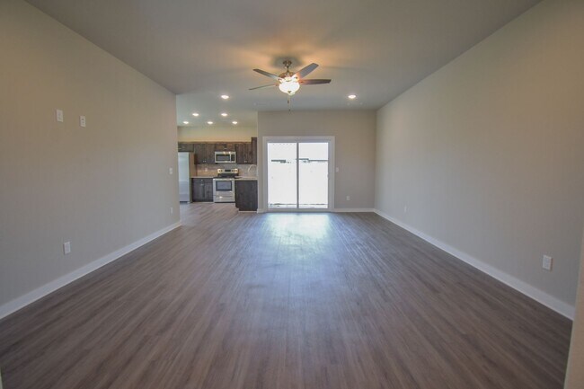 Building Photo - Nice 3 Bedroom 2 Baths Farmington heights!!