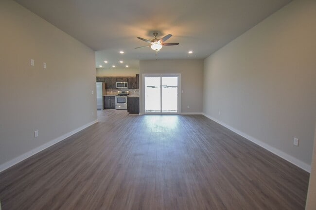 Foto del edificio - Nice 3 Bedroom 2 Baths Farmington heights!!