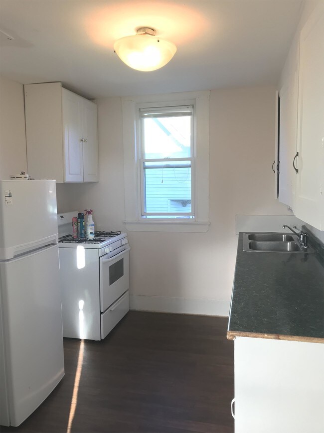 Building Photo - 281 Bridge St