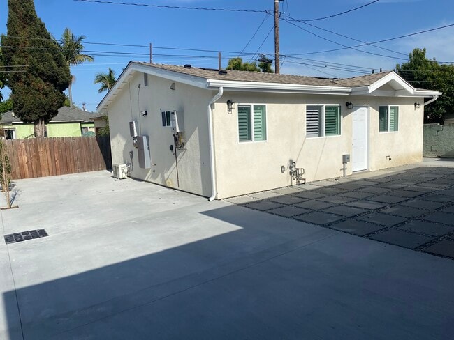 1116 South Exmoor Brand New ADU / House in the Back of 1114 - 1114 S Exmoor Ave