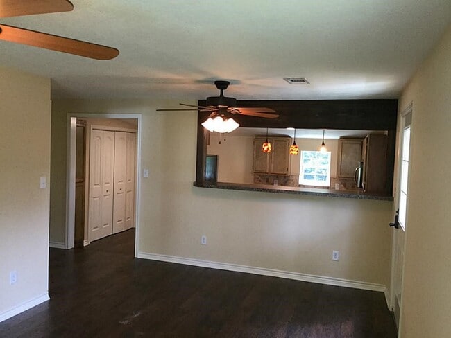 Foto del edificio - 404 Kelley Blvd