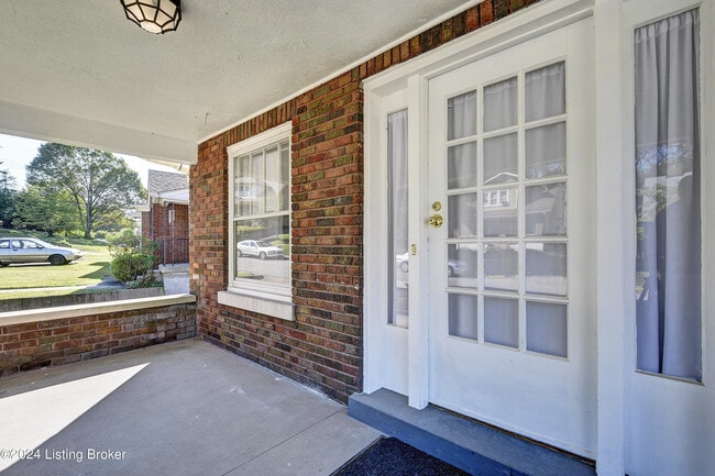 Building Photo - 2032 Lakeside Dr