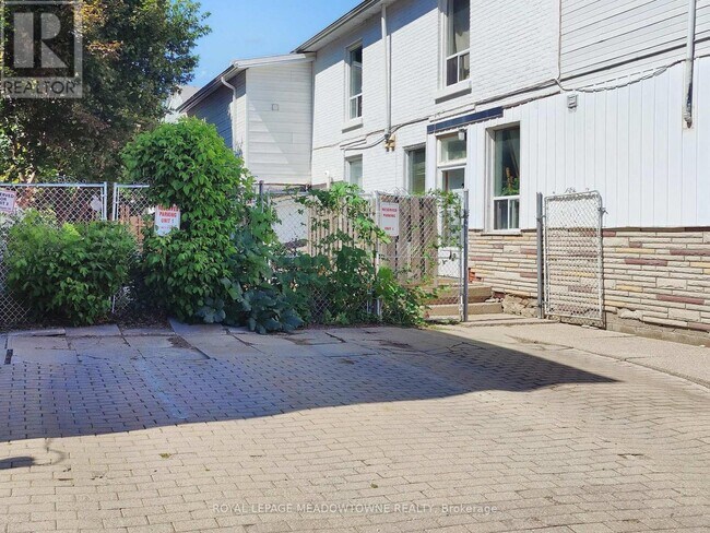 Photo du bâtiment - 12 Wesleyan St