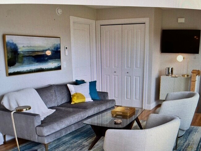 Foto del edificio - 161 Middle Rd