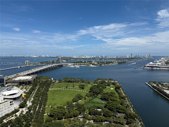 Foto del edificio - 900 Biscayne Blvd
