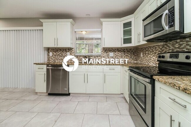 Foto del edificio - 4 Bedroom Pet-Friendly Home in ALTAMONTE S...