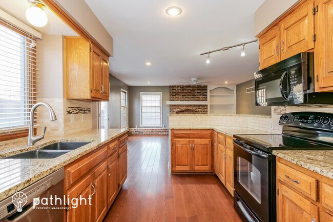 Foto del edificio - 10200 Garnett St, Overland Park, KS, 66214