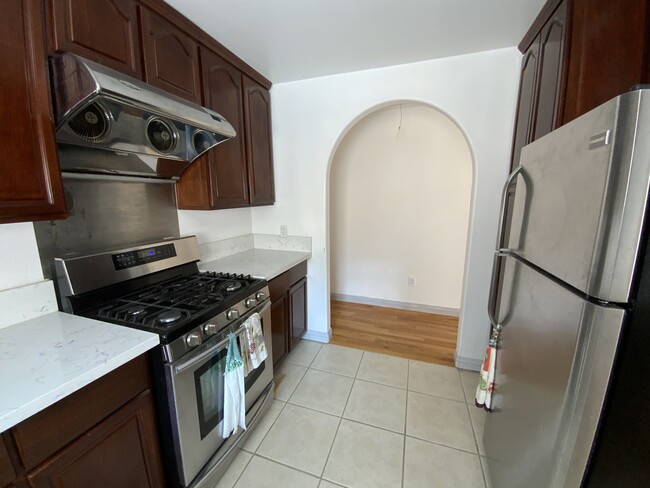 Building Photo - 539 Arena St