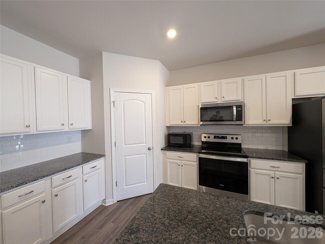 Foto del edificio - 3340 Blf Hl Ln